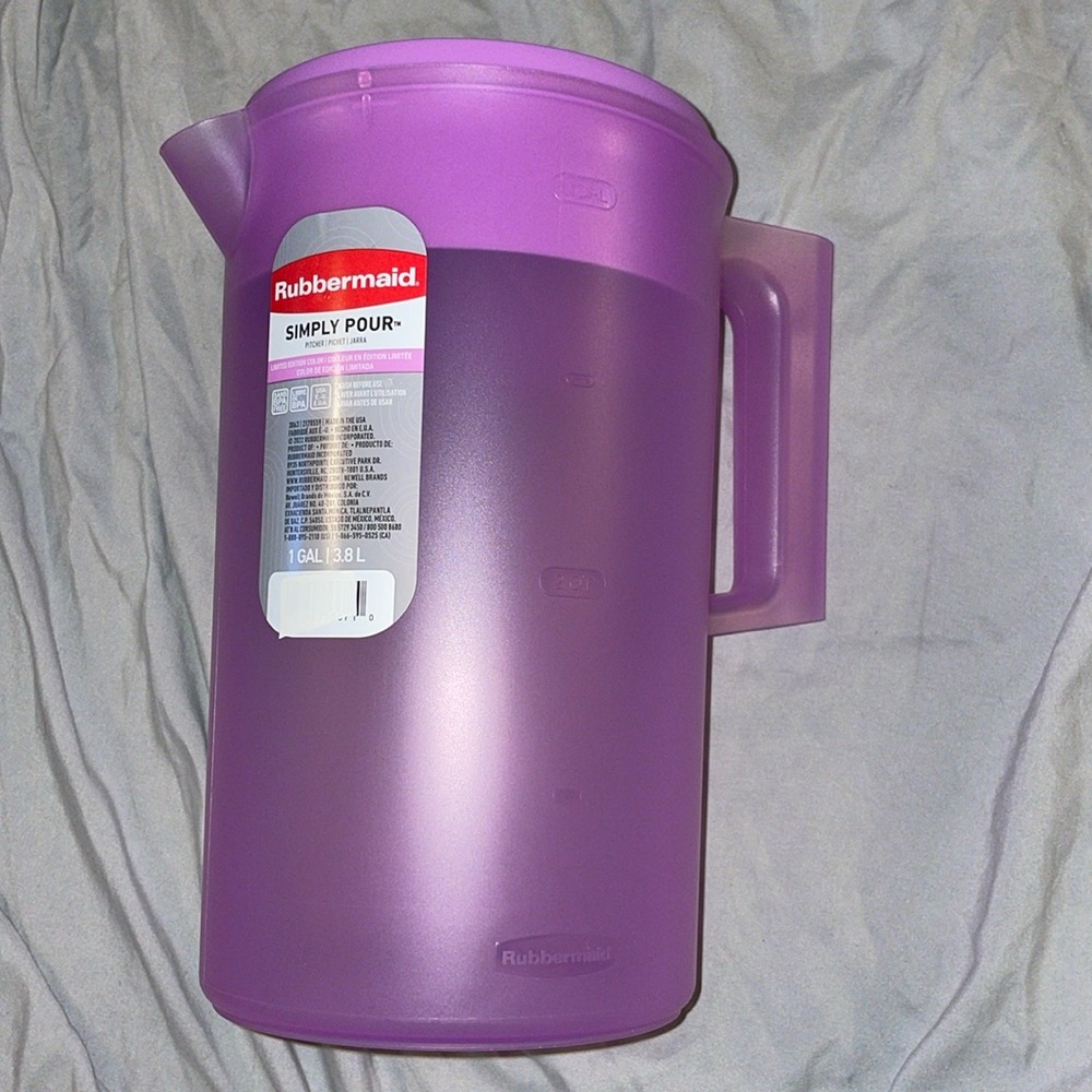 NWT Rubbermaid Simply Pour 1-Gallon Pitcher, BPA-Free, Dishwasher Safe, Orchid